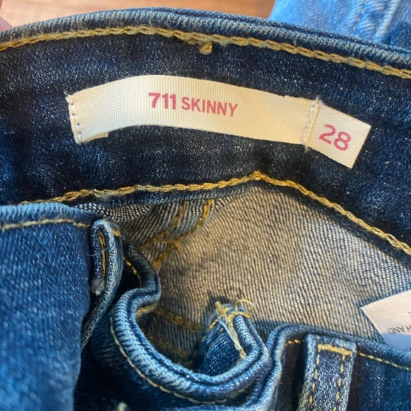 4 pairs of Women’s Levi jeans - Picture 4 of 8